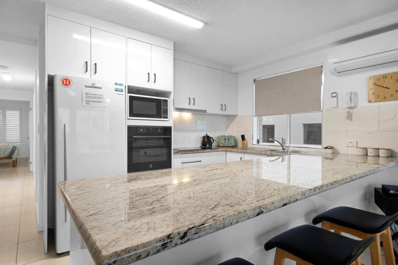 Capeview Apartments - Right On Kings Beach Caloundra Buitenkant foto